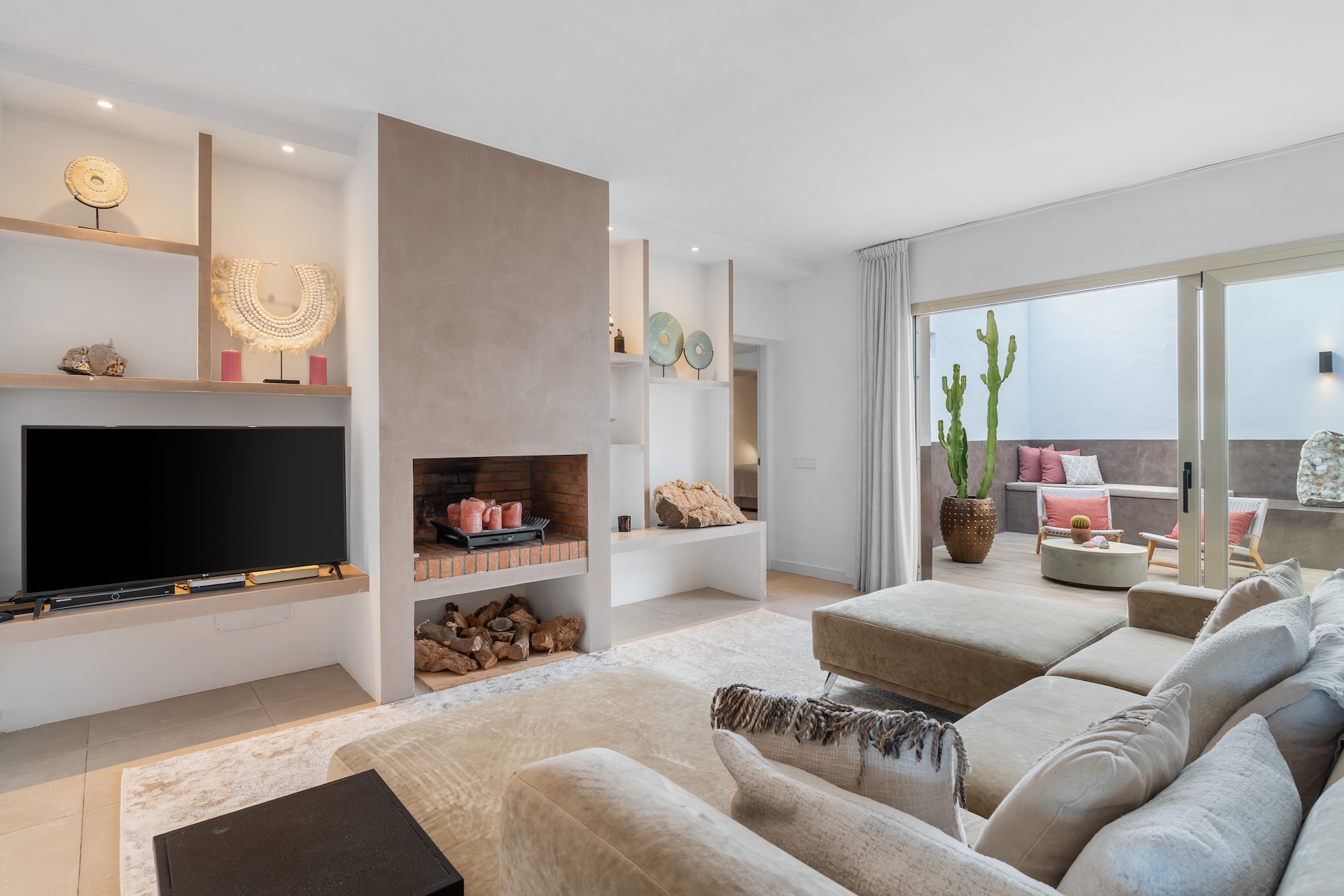 Resa Estates Paco for sale te koop finca paddel Ibiza living.jpg